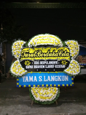 Papan Bunga Duka di Kepulauan Botanglomang